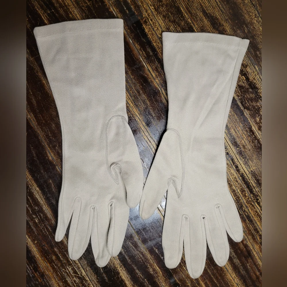vintage 1950s driving gloves